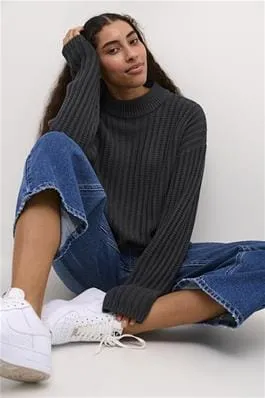 BLACK CREW NECK COMFY SWEATER