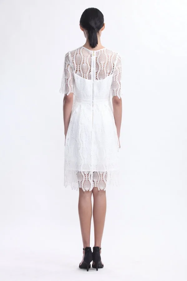 WHITE TWISTED PATTERN LACE GATHER SKIRT DRESS